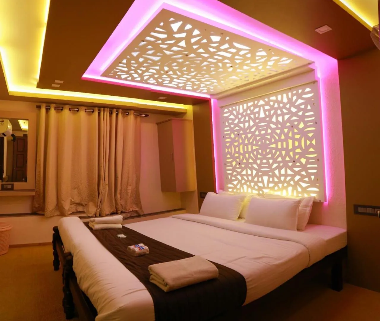Botel Double Decker Boathouse Hotel Alappuzha