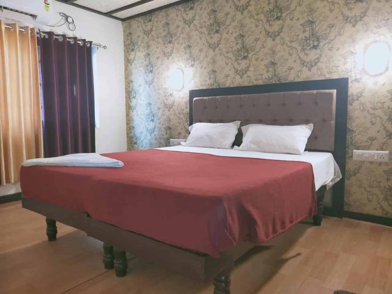 Double Decker Boathouse Hotel Alappuzha