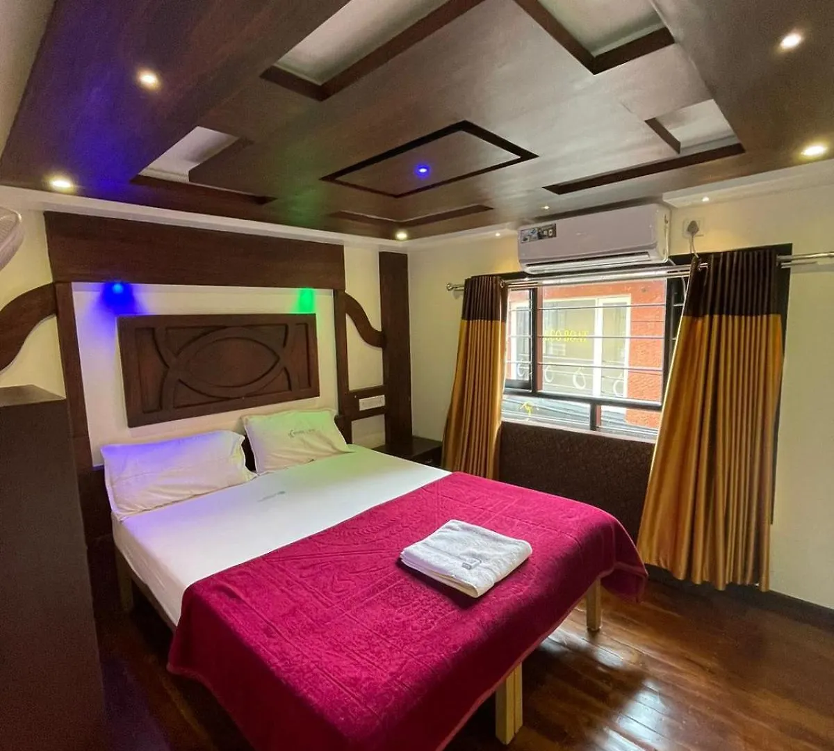 Double Decker Boathouse Hotel Alappuzha India