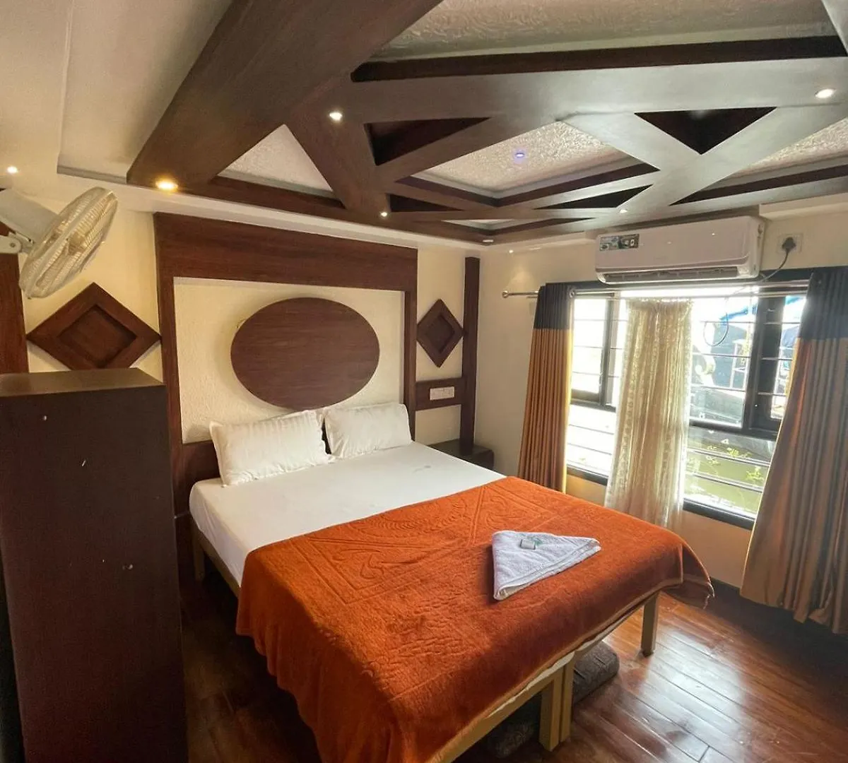 Double Decker Boathouse Hotel Alappuzha Botel